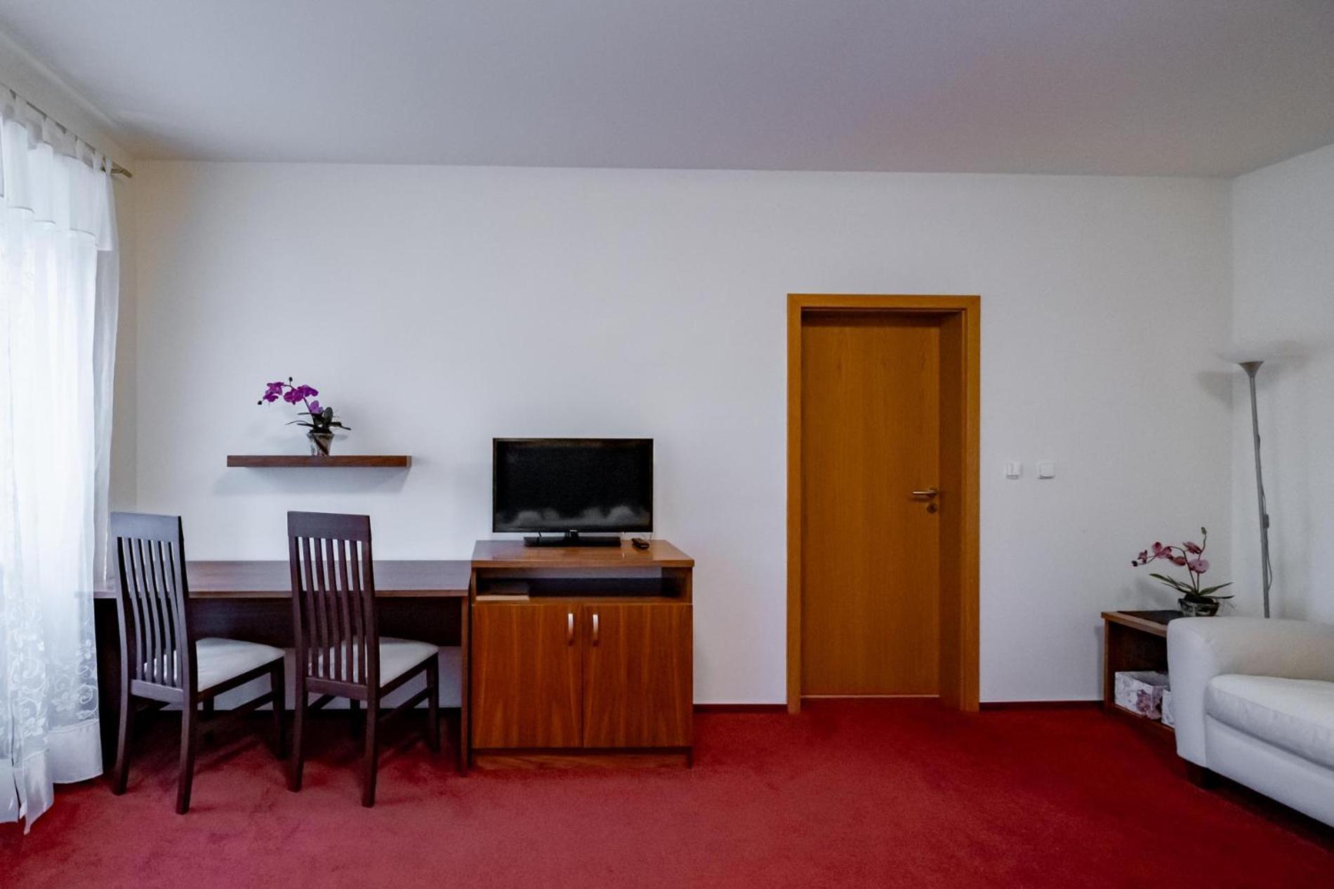לדניצה Relax Hotel Stork מראה חיצוני תמונה