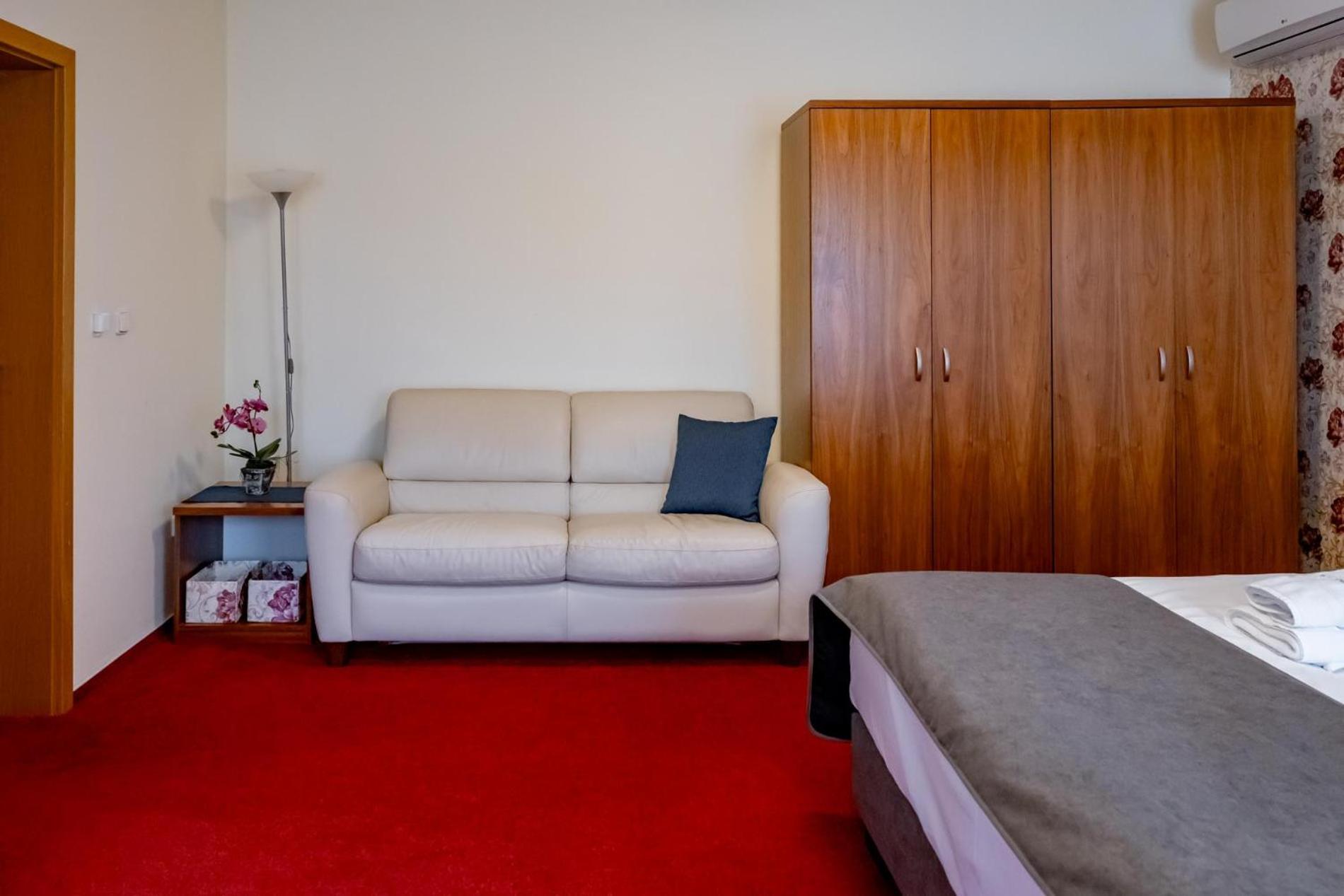 לדניצה Relax Hotel Stork מראה חיצוני תמונה